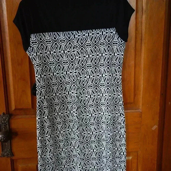 Host Pick!!  Motherhood Maternity Dress - Picture 2 of 8